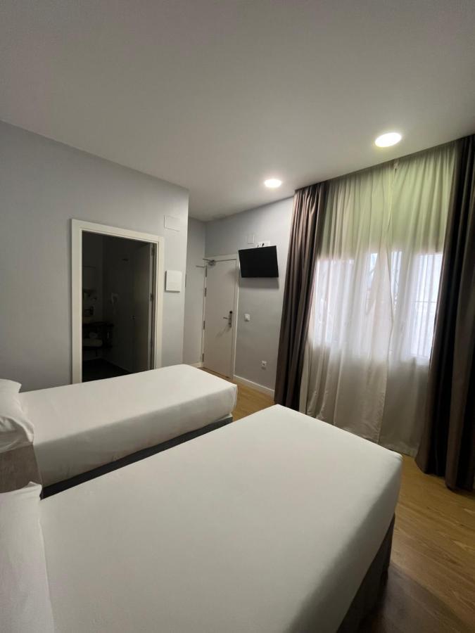 Hostal Atenas Seville Luaran gambar