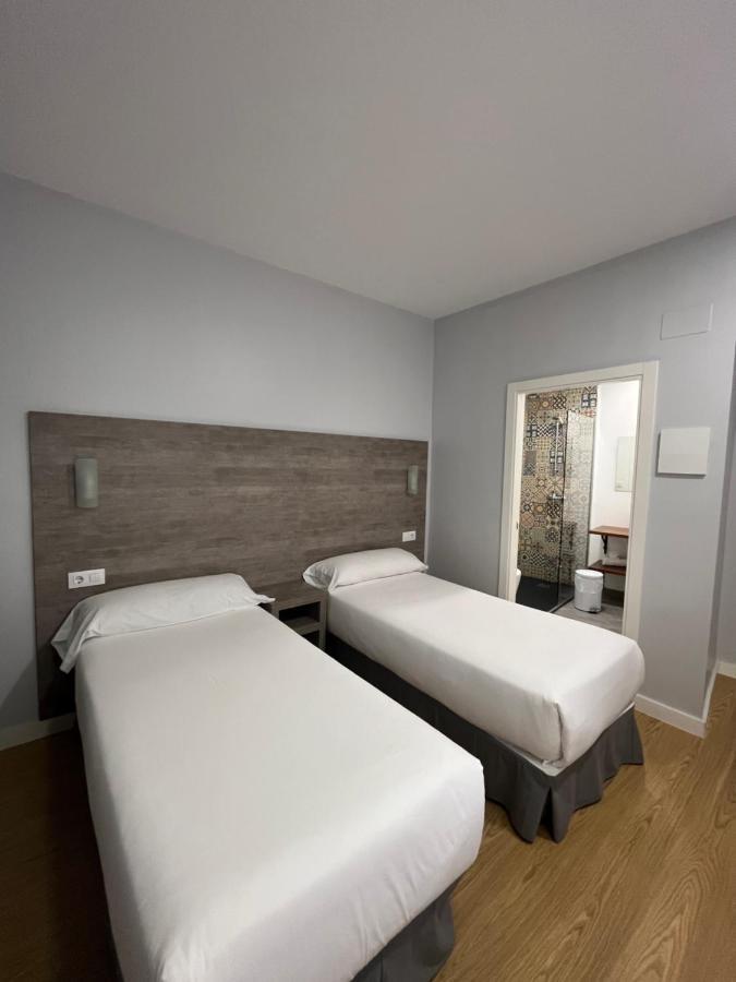 Hostal Atenas Seville Luaran gambar